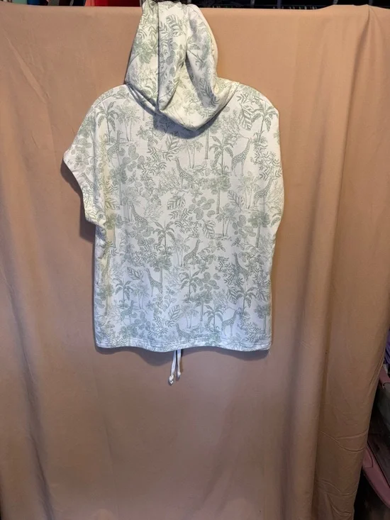 Jane and Delancey Light Sage Botanical Giraffe Hooded Tee - Picture 7 of 8